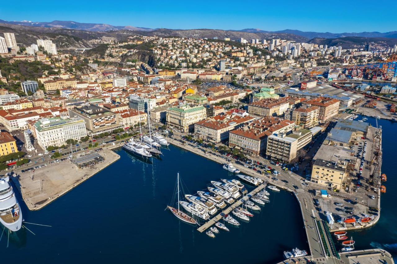 Old Market Apartments & Rooms Rijeka Exterior photo